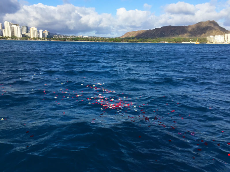 ハワイ・ワイキキ沖の海洋散骨イメージ4